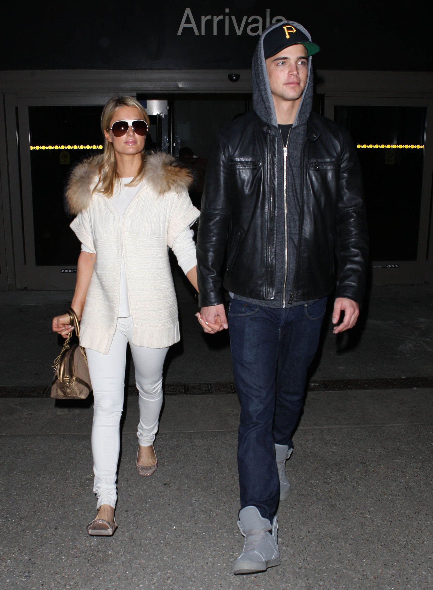 Paris Hilton arrives at Los Angeles International Airport (02.02.2013) 