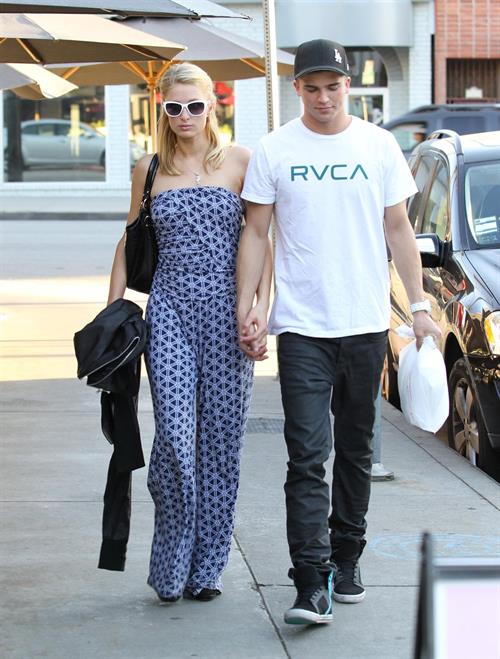 Paris Hilton Pictures Paris Hilton out And About in Beverly Hills 01.03.13