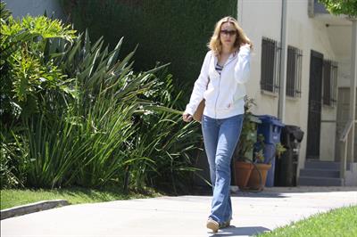 Rachel McAdams throws out the trash in Beverly Hills August 3, 2012