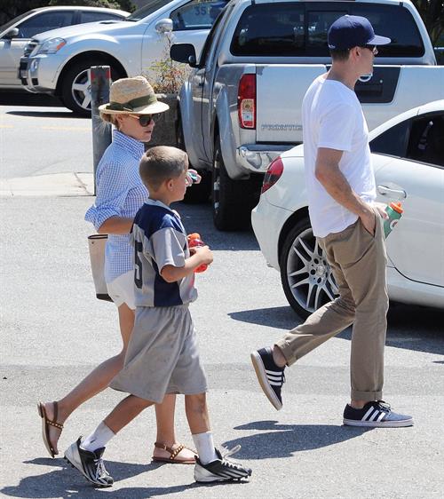 Reese Witherspoon Plays football with husband in Los Angeles (May 11, 2013) 