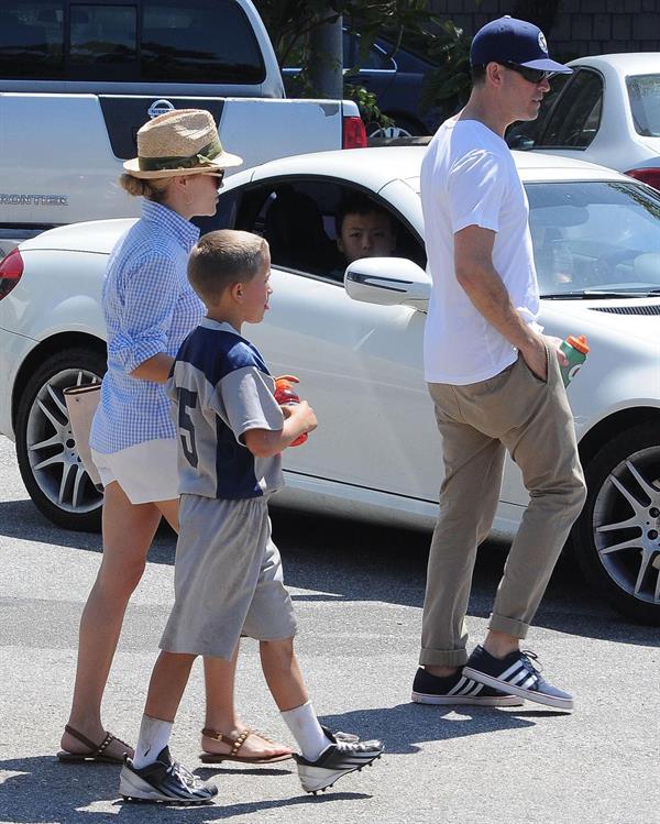 Reese Witherspoon Plays football with husband in Los Angeles (May 11, 2013) 