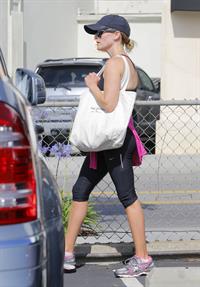 Reese Witherspoon on her way to the gym in Brentwood on May 30, 2013