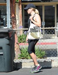 Reese Witherspoon - Heads to Kinetic Cycling for workout in Brentwood (21.06.2013) 