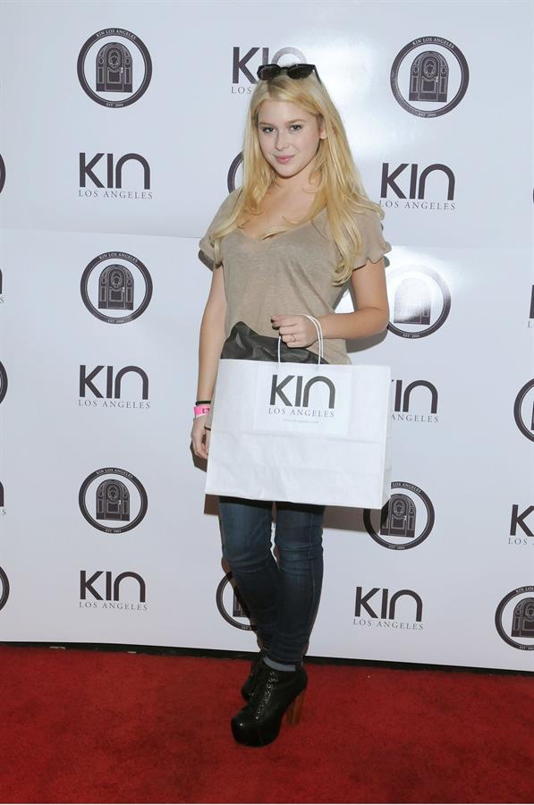 Renee Olstead - Kari Feinstein MTV Movie Awards Style Lounge in West Hollywood - 06.01.2012 