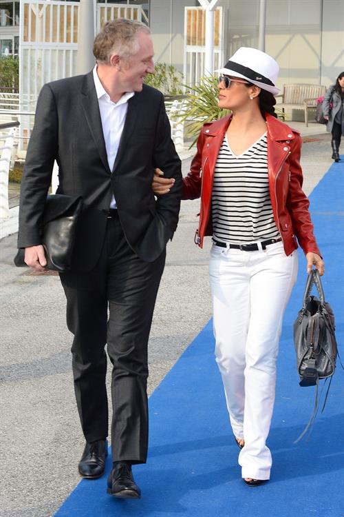 Salma Hayek - Touches down with her husband Francois-Henri Pinault at Marco Polo Airport in Venice (28.05.2013) 