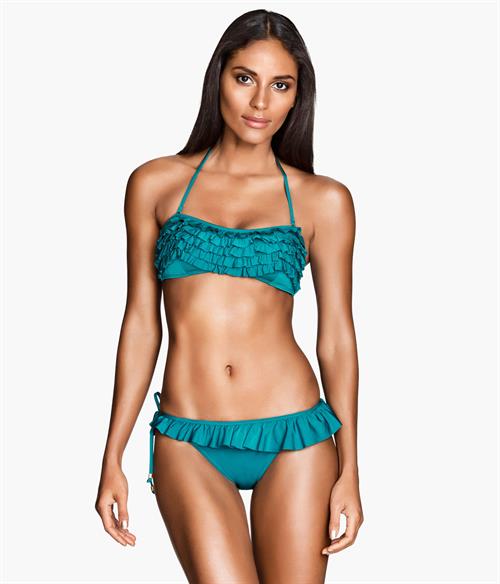 Emanuela de Paula in a bikini