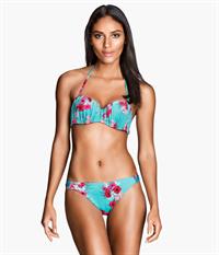 Emanuela de Paula Bikini Pictures Emanuela de Paula in a bikini