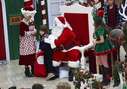 Sarah Hyland – “Modern Family” set 10/31/13  