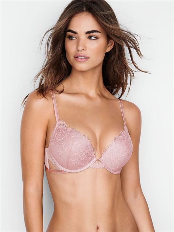 Robin Holzken in lingerie