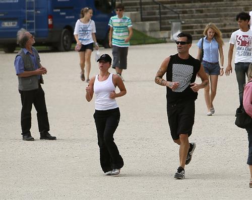 Scarlett Johansson - Jogging in the Jardin du Luxembourg in Paris on August 20, 2012