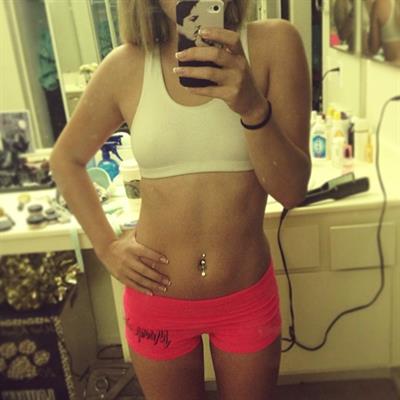 Lauren Mariee taking a selfie