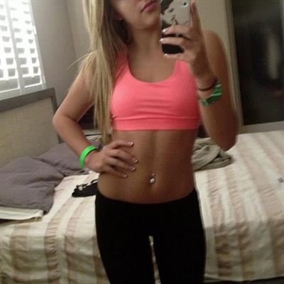 Lauren Mariee taking a selfie