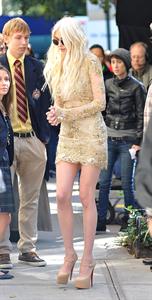 Taylor Momsen On Set of 'Gossip Girl' in New York City (10/16/12) 