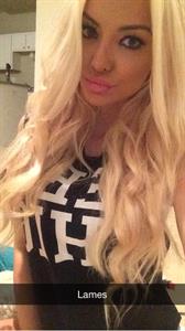 Lindsey Pelas taking a selfie