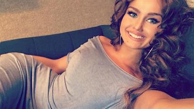 Rosie Mac taking a selfie