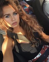 Rosie Mac taking a selfie