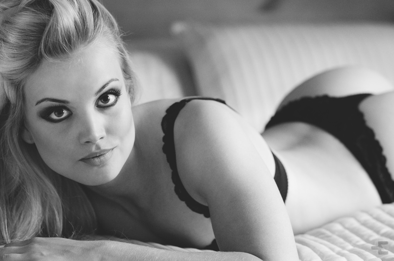 Janni Hussi in lingerie