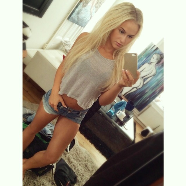 Anna Nyström taking a selfie