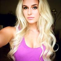 Anna Nyström taking a selfie