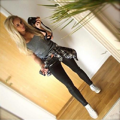 Anna Nyström taking a selfie