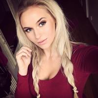 Anna Nyström taking a selfie