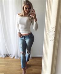 Anna Nyström taking a selfie