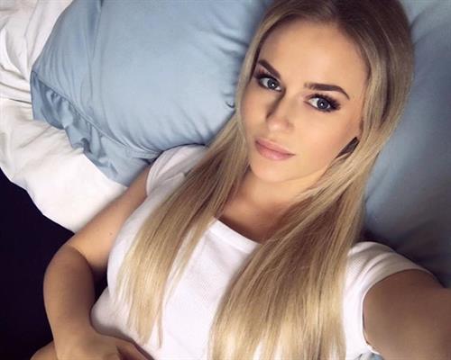 Anna Nyström taking a selfie