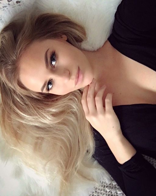 Anna Nyström taking a selfie