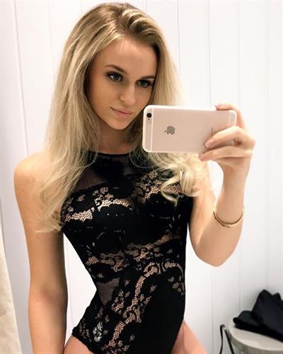 Anna Nyström taking a selfie