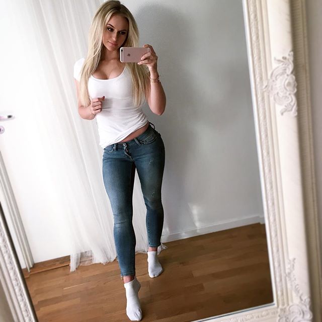 Anna Nyström taking a selfie