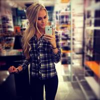 Anna Nyström taking a selfie