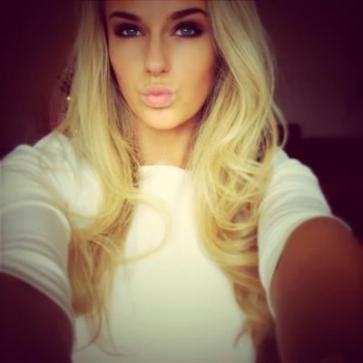 Anna Nyström taking a selfie