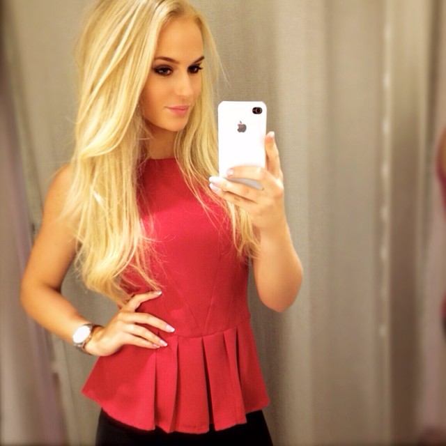 Anna Nyström taking a selfie