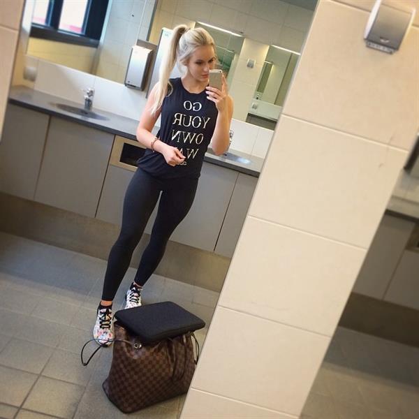 Anna Nyström taking a selfie