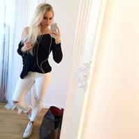 Anna Nyström taking a selfie