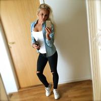 Anna Nyström taking a selfie