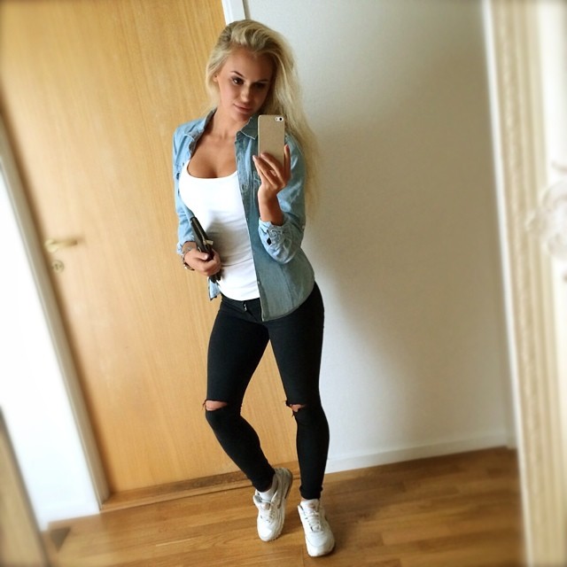 Anna Nyström taking a selfie
