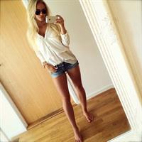 Anna Nyström taking a selfie