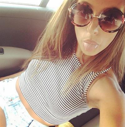 Alice Llenas taking a selfie