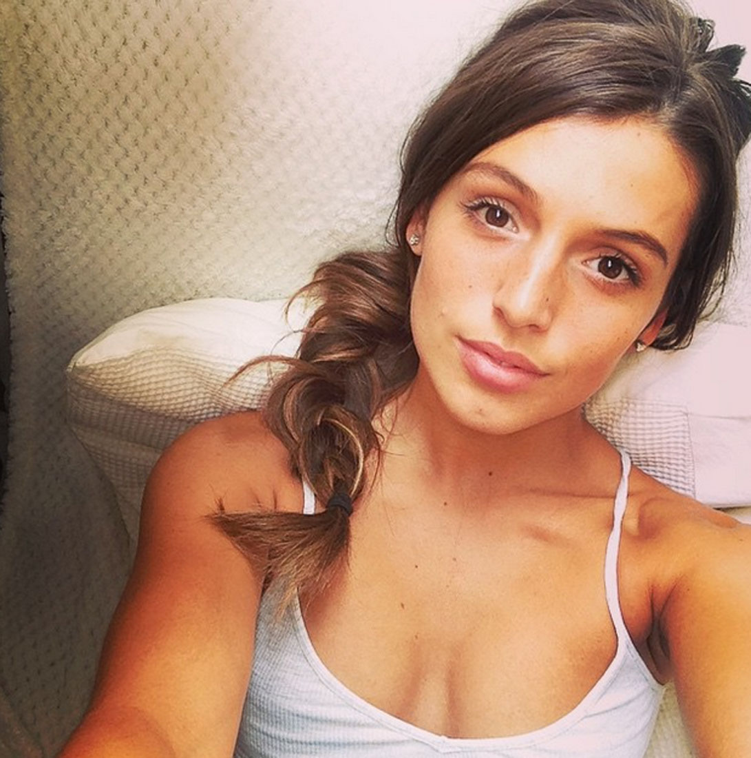 Alice Llenas taking a selfie