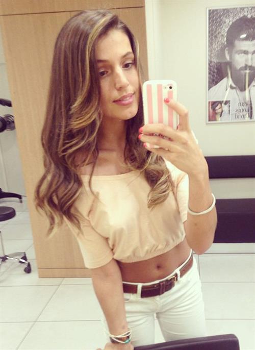 Alice Llenas taking a selfie