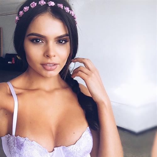 Alana Campos taking a selfie