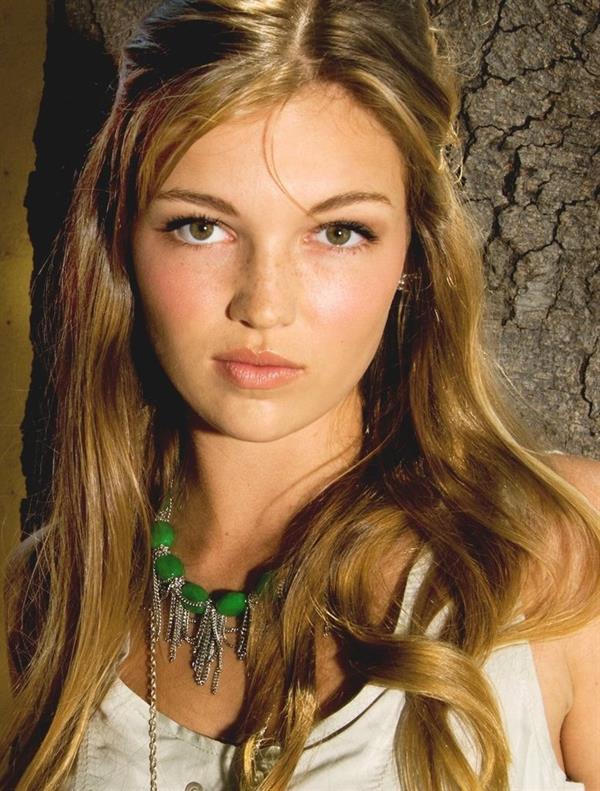 Lili Simmons