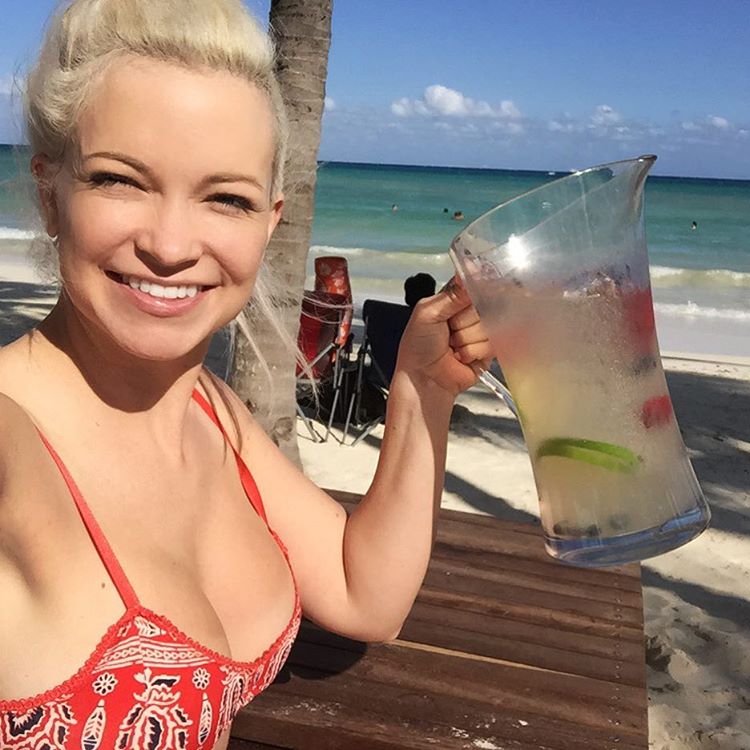 Mindy Robinson in a bikini taking a selfie