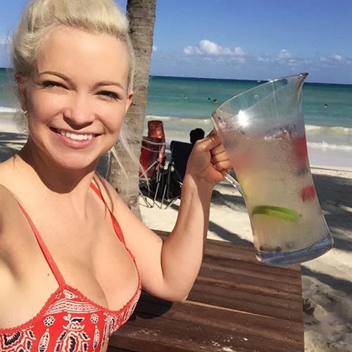 Mindy Robinson in a bikini taking a selfie