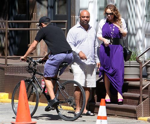 Mariah Carey strolls around New York City August 25, 2014