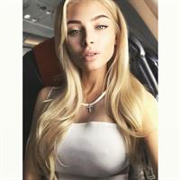 Aljona Shiskova taking a selfie