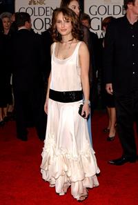 62nd Annual Golden Globe Awards.  Natalie poses with the award she won for best supporting actress for her work in  Closer.  Beverly Hills, California Sunday, Jan. 16, 2005