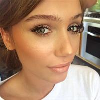 Cailin Russo taking a selfie