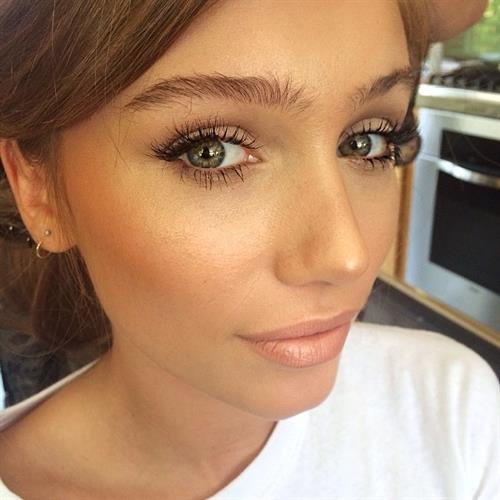 Cailin Russo taking a selfie